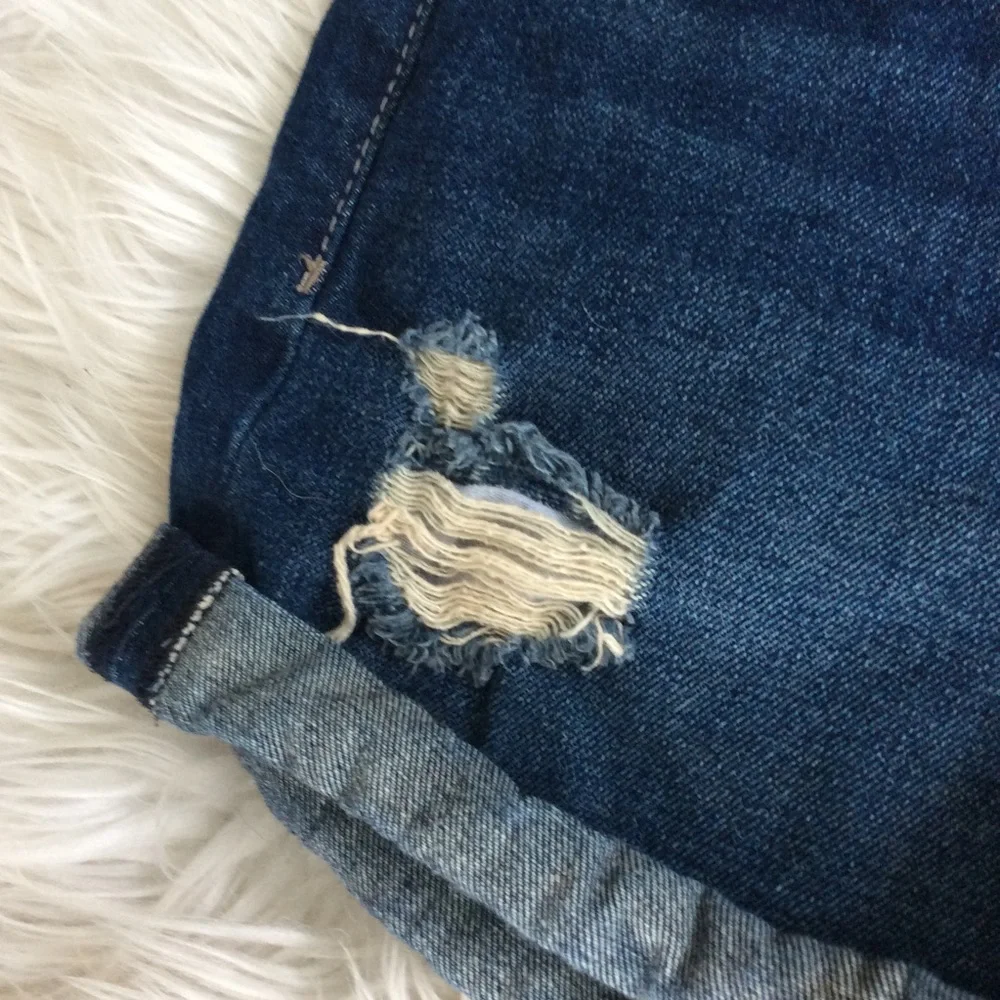 NWOT Levi’s Girlfriend Shorty Shorts